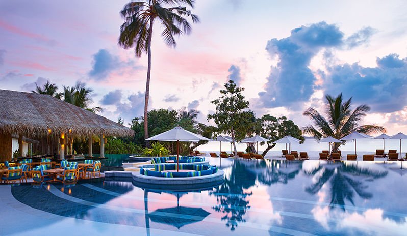 Six-Senses-Laamu-evening-at-the-Swimming_pool