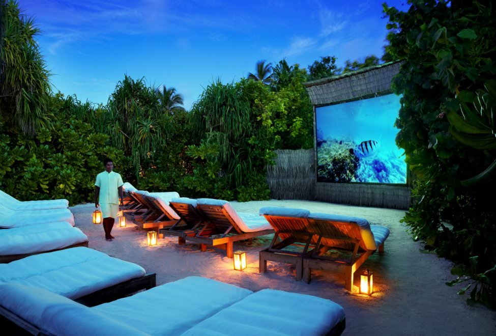 975x660_Jungle Cinema 140x87