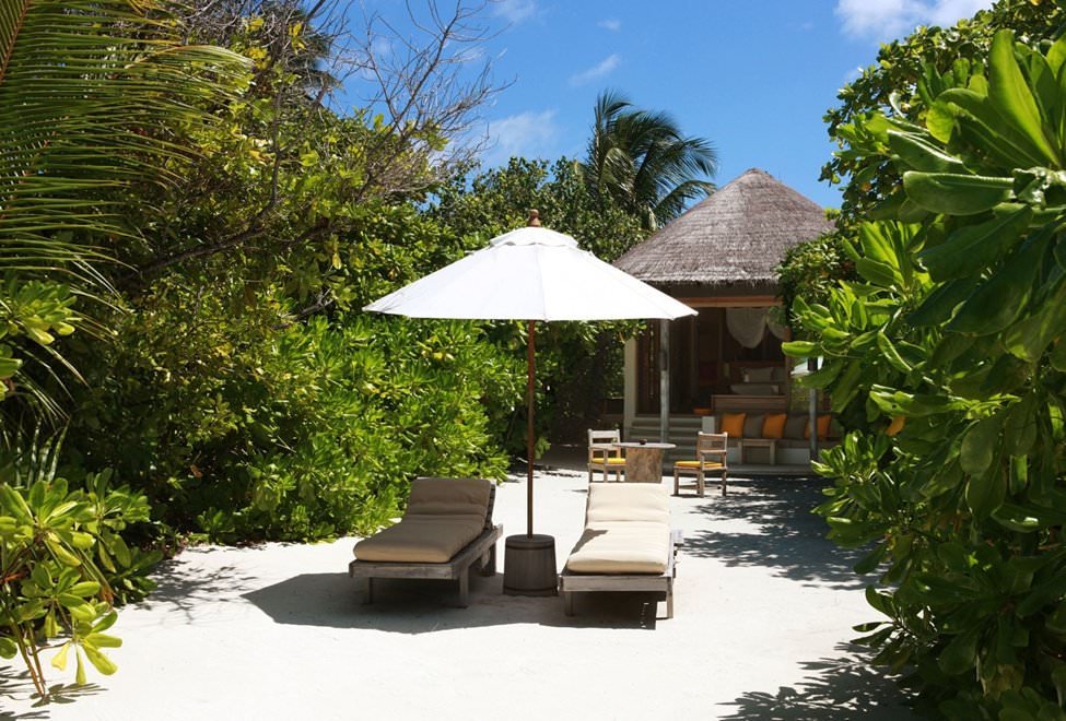975x660_01_beach-villa-exterior