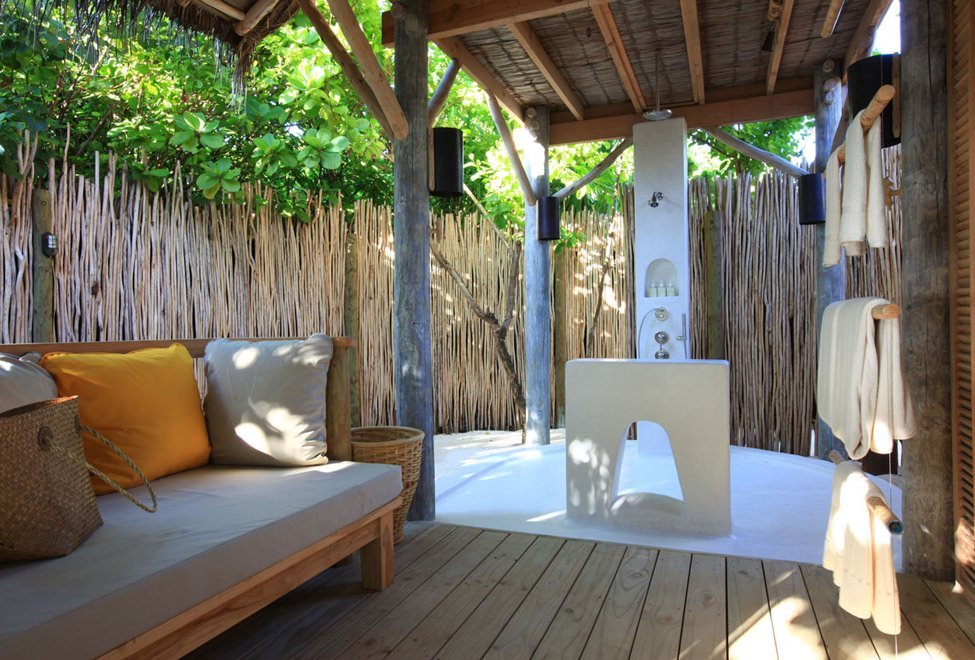 975x660_04_beach_villa_bathroom