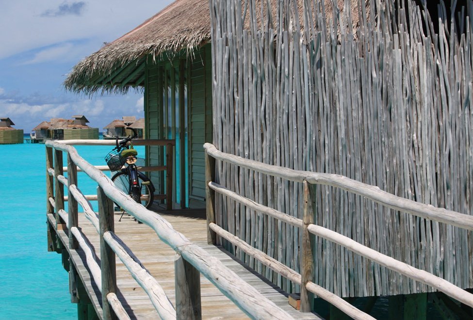 975x660_11_water_villa_entrance