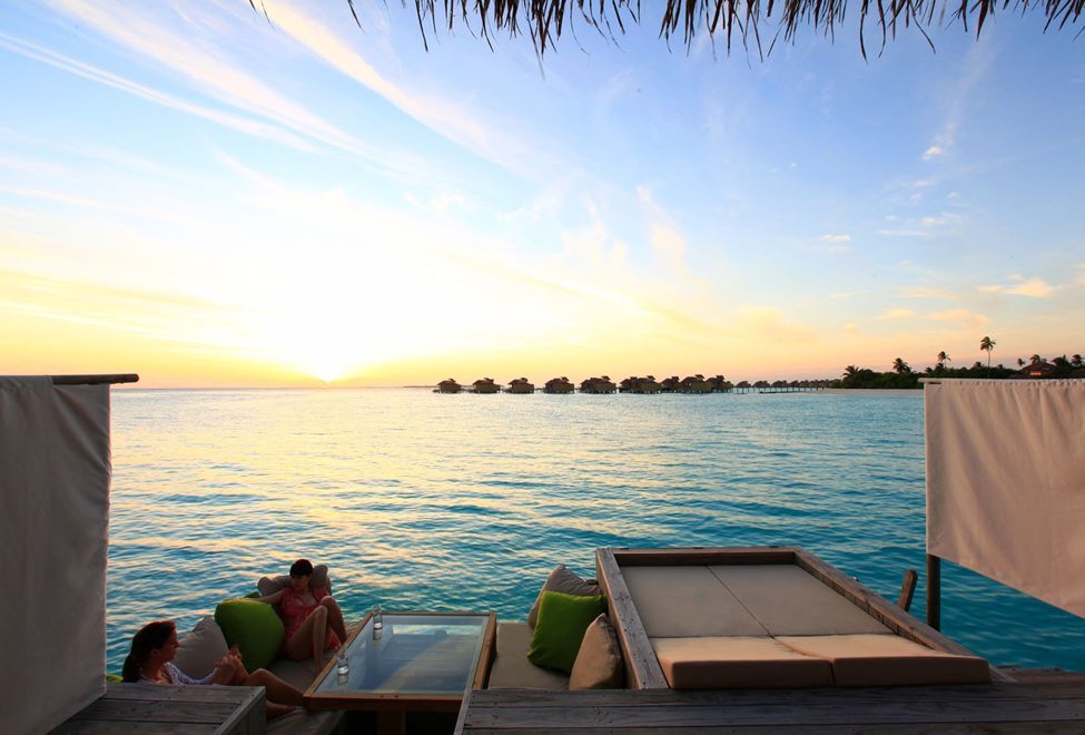 975x660_13_water_villa_deck_sunset