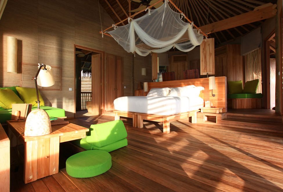 975x660_17_water_villa_interior