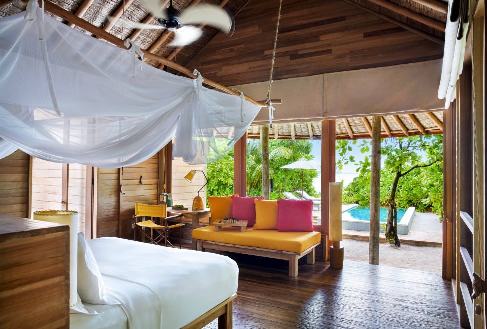975x660_SSLM_Family_Villa_with_Pool_interior_300x185