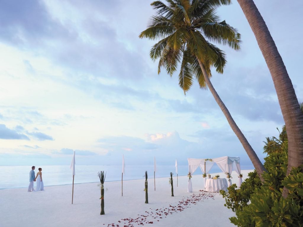 (N)80m001h - Beach Blessing Ceremony set-up
