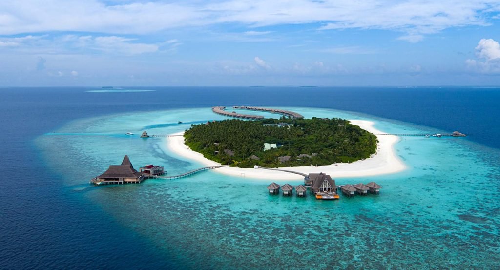 anantara_kihavah_island_overview_1920x1037