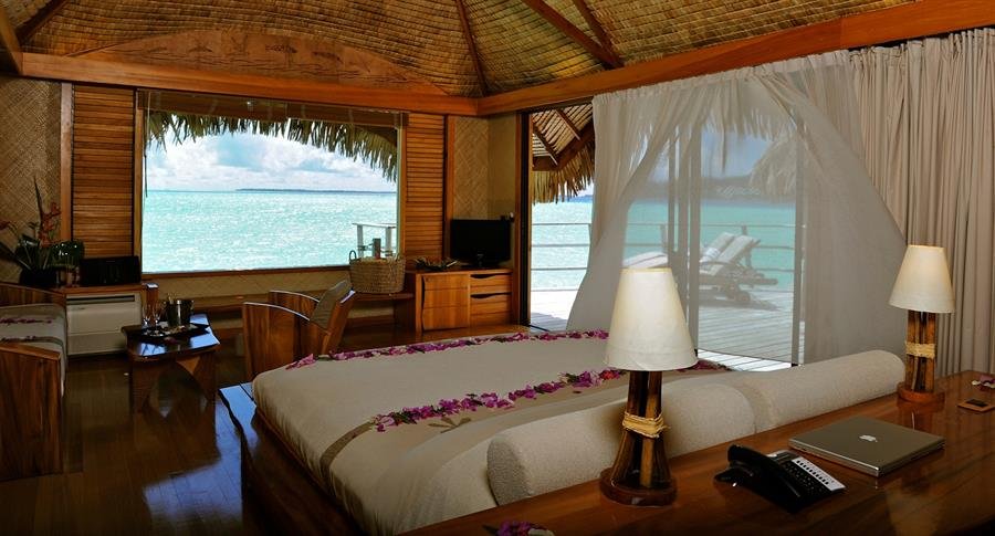 le-taha-a-island-resort-spa-bora-bora-overwater-suite (1)