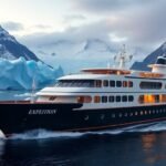 Crucero de lujo en medio de impresionantes fiordos y paisajes helados.