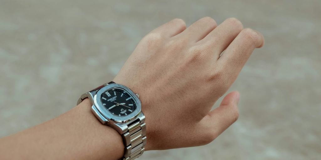 Read more about the article Horology in Motion: Luxury Experiences for High-End Watch Enthusiasts