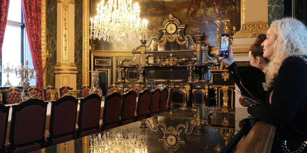 Read more about the article Chateau Buyouts in France: Staffing